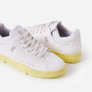 ON On Cloud The Roger Sneaker size 7.5